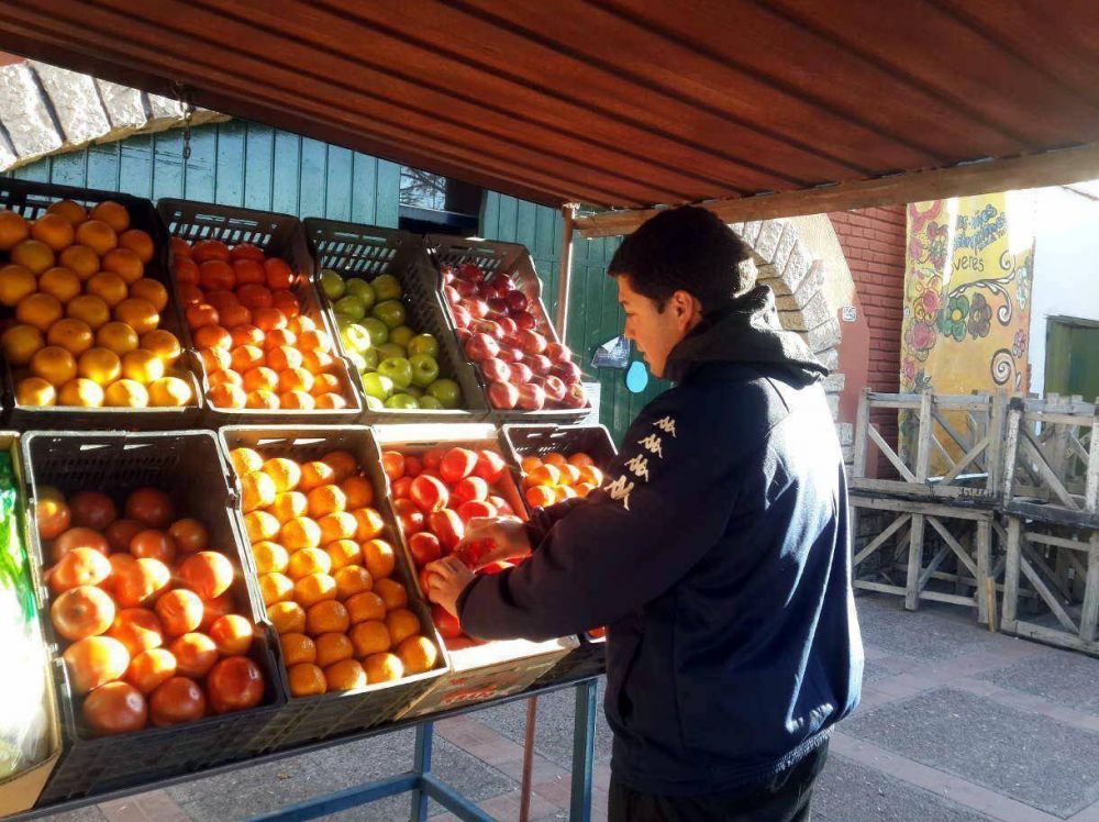 Pol�mica en Chacras por verduler�a frente a un centro cultural