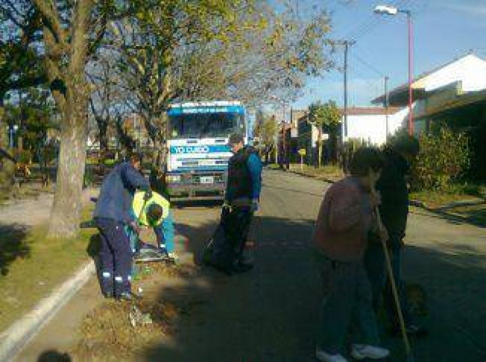 Operativo de limpieza en la plaza