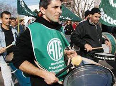 Marcharon trabajadores de ATE, Judiciales y Cicop de Z�rate, hacia La Plata