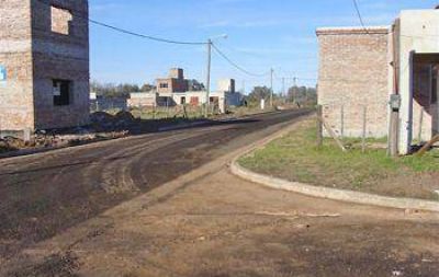 �Solares de 107 Viviendas�: la llegada del asfalto corona el esfuerzo de los vecinos
