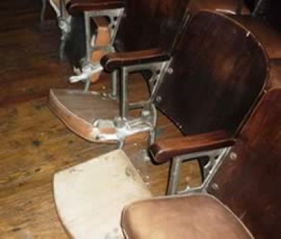 Rompieron m�s de 60 butacas y elementos del ba�o en el Cine