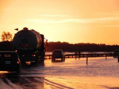 El agua retrocede en Santo Tom� pero la ruta sigue cortada