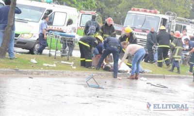 Muri� una enfermera en el vuelco de una ambulancia tras brutal accidente