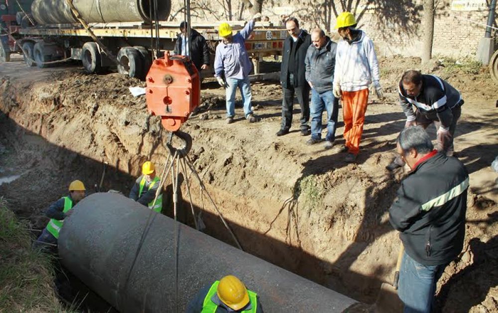 El Municipio realiza el entubamiento del zanj�n en Callej�n El Sable