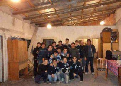Alumnos solidarios de la EET 2 realizaron instalaci�n el�ctrica