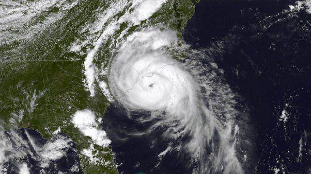 El hurac�n Arthur ya toc� tierra en la costa de Carolina del Norte