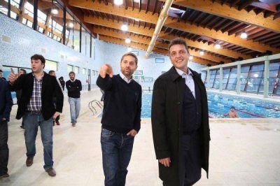 Sciurano recorri� junto a Massa el flamante natatorio de Ushuaia