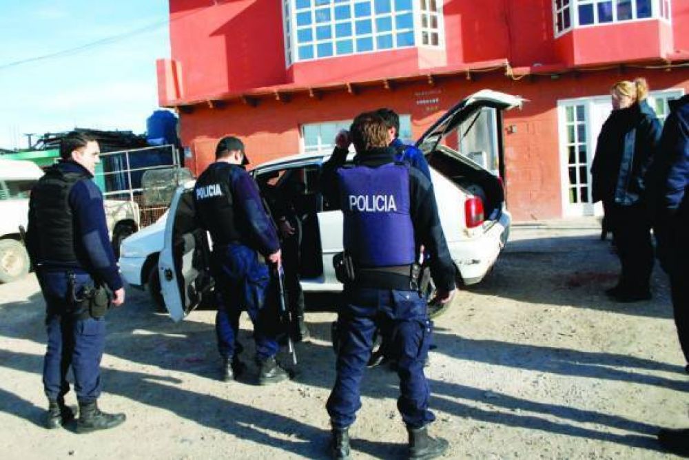 Delincuentes armados asaltaron violentamente a una familia del Stella Maris