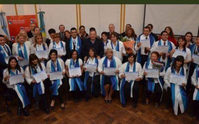 Tras finalizar sus estudios en Pilar, egresaron 24 nuevos enfermeros