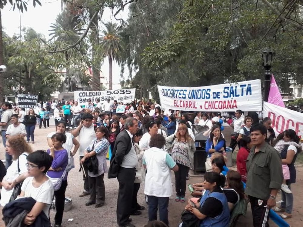Tras el incremento en el aguinaldo, docentes se re�nen para definir posiciones