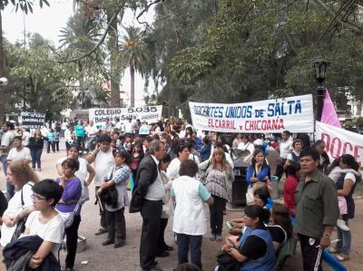 Tras el incremento en el aguinaldo, docentes se re�nen para definir posiciones