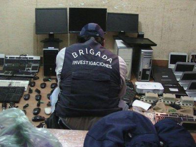 Recuperaron 25 de las 100 netbooks que robaron de una escuela