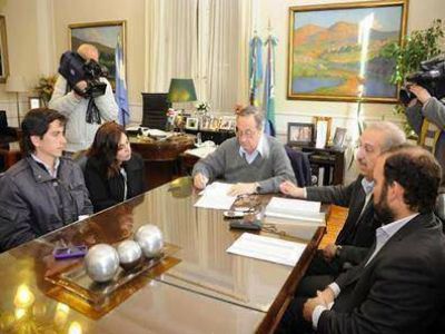 El Intendente firm� el contrato para empezar una nueva etapa del Plan de Repavimentaci�n