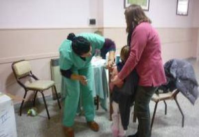 Alrededor de 100 vacunados en el puesto gratuito de la Secretar�a de Salud