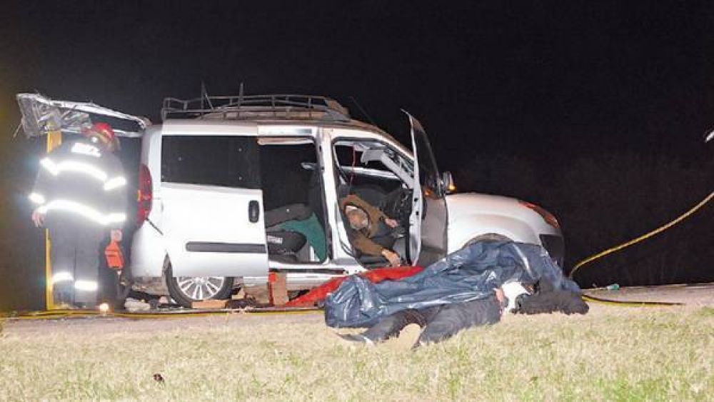 Tr�gico choque en la ruta 7, al sur de C�rdoba: 6 muertos y 2 heridos