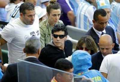 FIFA le baj� el pulgar a Maradona y no podr� entrar a los estadios