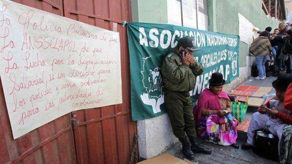 El paro policial contin�a en las principales ciudades de Bolivia