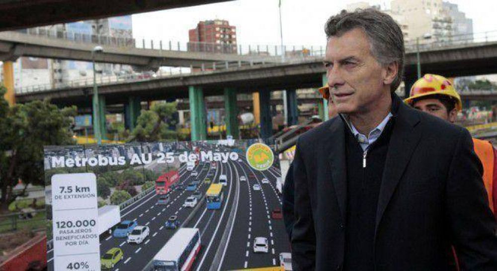 Macri ya trabaja en un plan para trasladar el puerto y construir 800 km de autopistas por ao