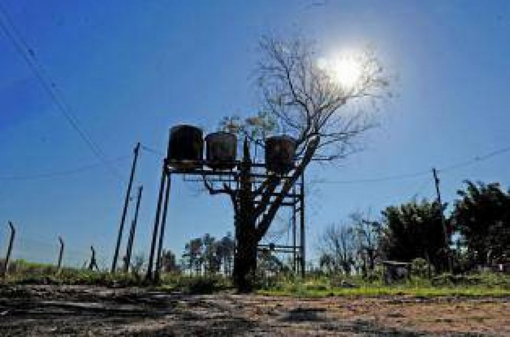 Toman agua sucia por una promesa incumplida