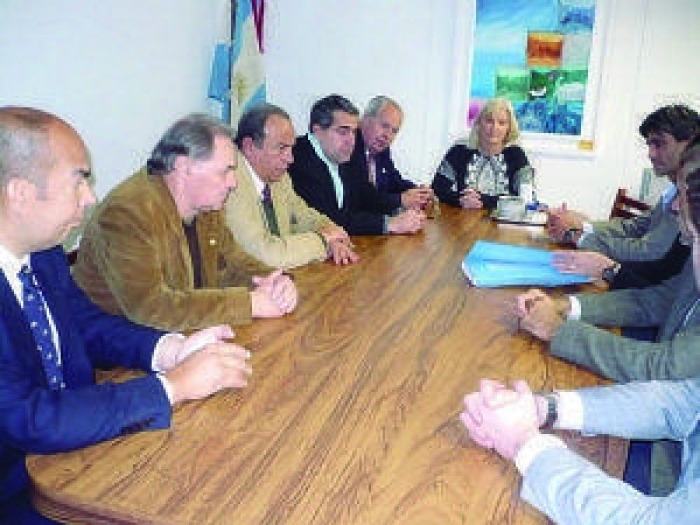UpC llev� su proyecto de C�digo Electoral Municipal al Colegio de Abogados