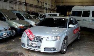 Desbaratan banda que utiliz� el nombre de Juli�n Dom�nguez para vender autos secuestrados