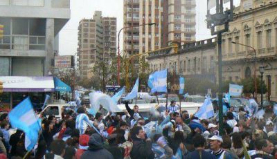 El mal clima no par� el festejo por el pase a semis