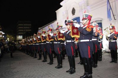 Vigilia frente a la Casa Hist�rica para recibir el d�a de la Independencia 