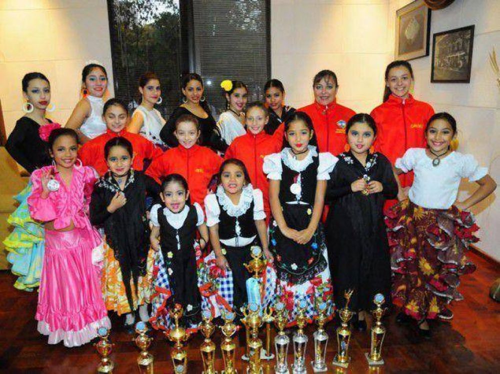 Bailarinas locales de danza espaola distinguidas en certamen interamericano