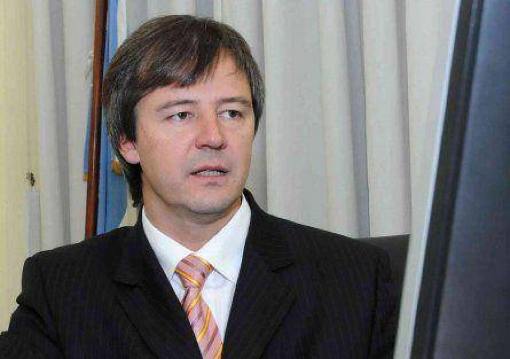 Reforma: Bahl recibi� a la UCR