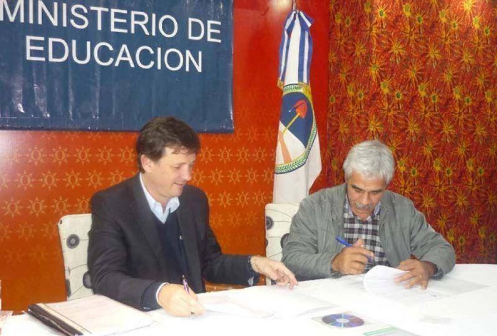 Educaci�n firm� convenio para fortalecer trayectorias escolares
