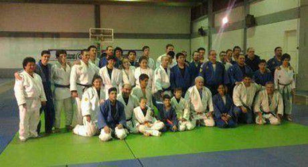 Formoseos en campo de entrenamiento de Judo para ciegos