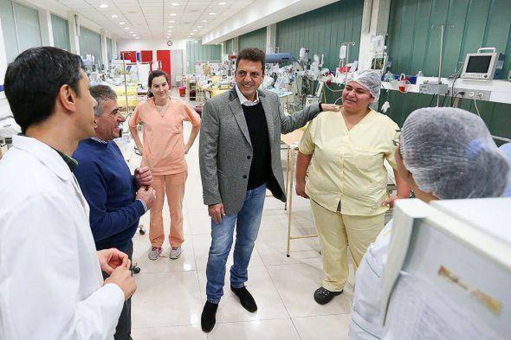 Massa y Cariglino en el Hospital Peditrico de Malvinas Argentinas