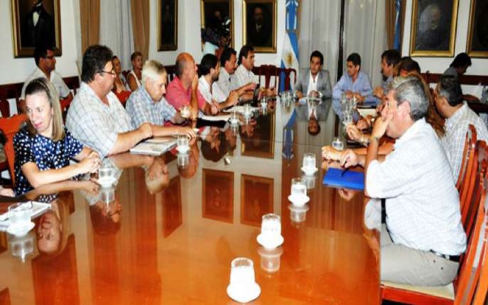 Ministros se re�nen hoy con gremios docentes y estatales
