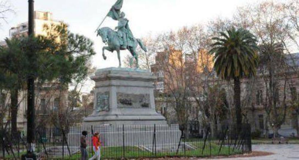 Para evitar el vandalismo, �rejas en los espacios verdes?