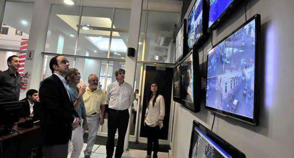 Hay 60 edificios escolares vigilados