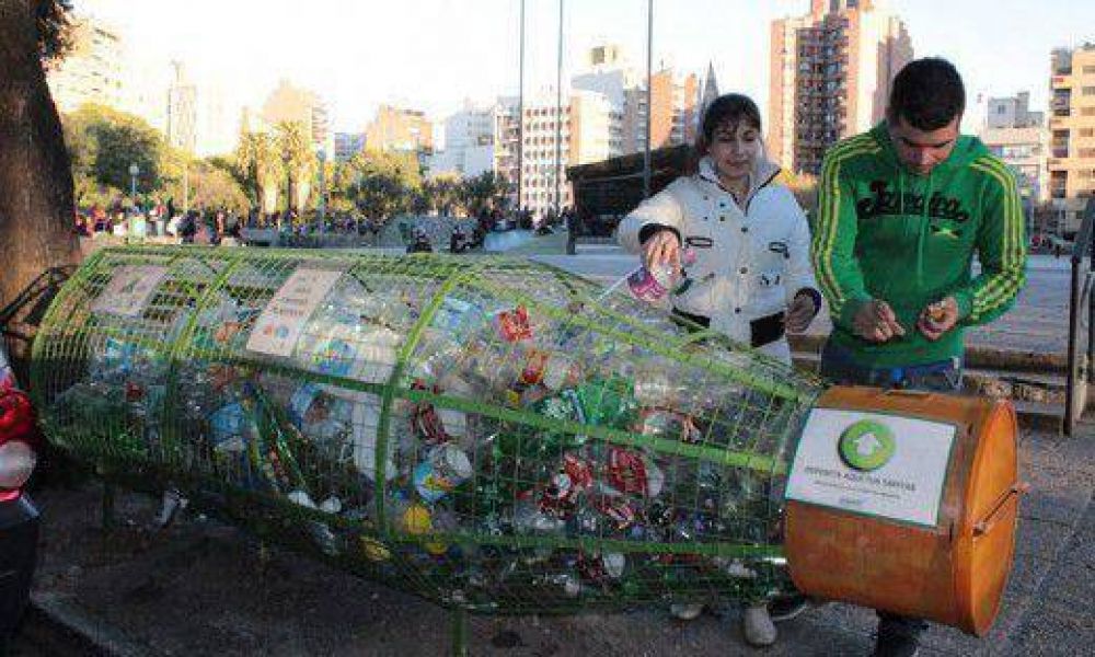 Instalan botellones para recolecci�n de envases pl�sticos en plazas de la ciudad