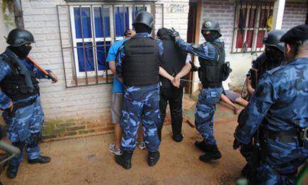 Detienen a seis personas, secuestran tres motos y marihuana 