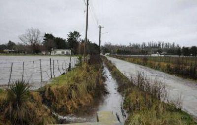 Las fuertes r�fagas de viento causaron cortes de luz y otros trastornos en gran parte de la ciudad