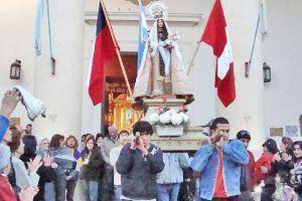 La comunidad santiague�a honrar� a Nuestra Se�ora del Carmen