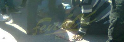 J�venes chocaron con auto de rally en Aimogasta