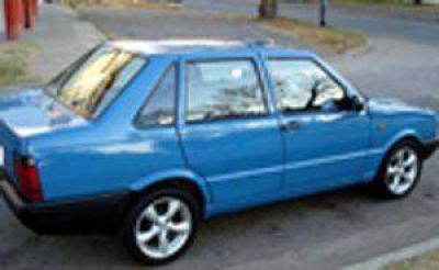 Sustraen dos autos de la misma marca
