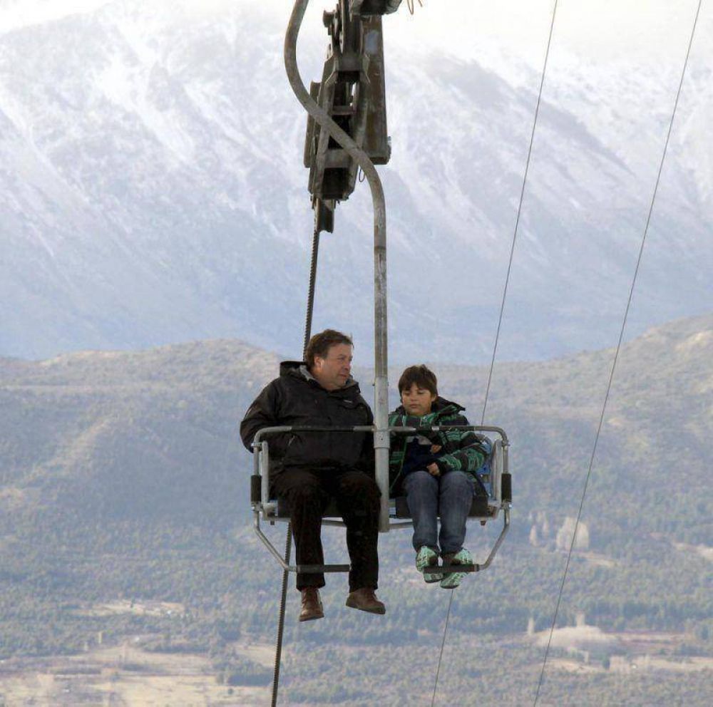 Weretilneck inaugur� la temporada en El Bols�n y apost� a la consolidaci�n del destino invernal