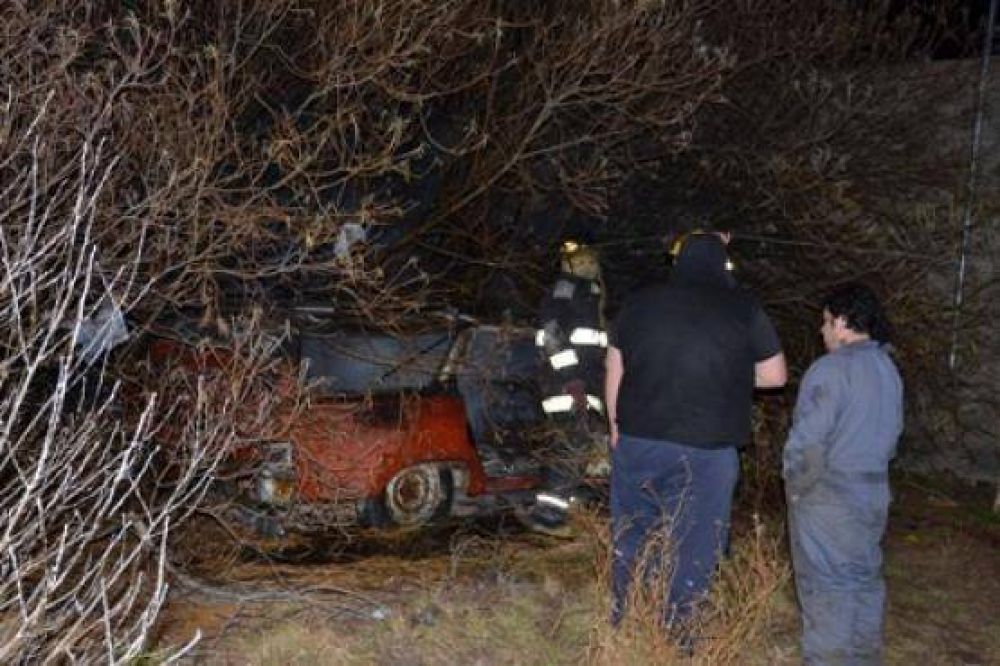 Incendio sobre veh�culo abandonado