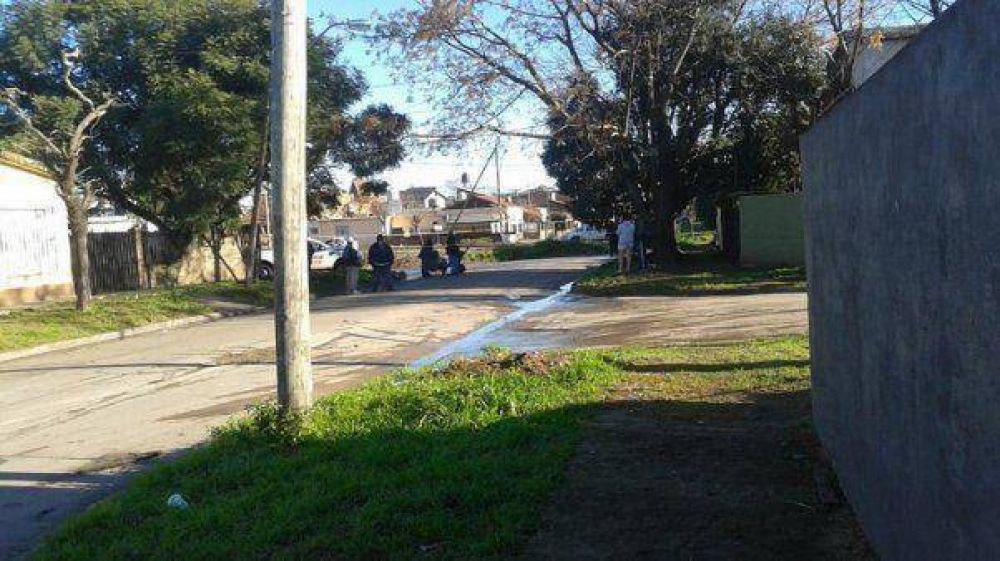 Un barrendero encontr� el cuerpo de una mujer en un arroyo de Hurlingham