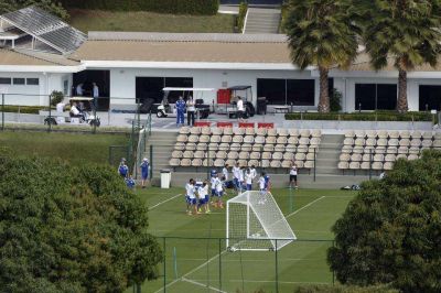 La selecci�n se entren� en Cidade do Galo y siguen las dudas por el reemplazante de Di Mar�a