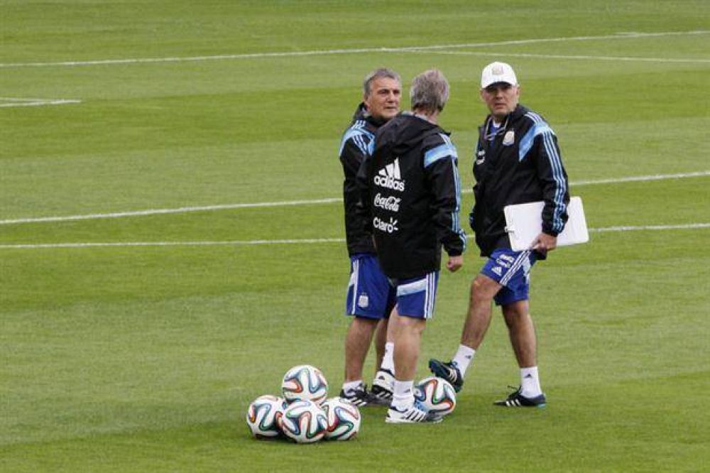 �Alejandro Sabella vuelve a poner cinco defensores para el partido ante Holanda?