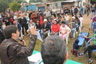 Mas de 200 vecinos del barrio maria inmaculada recibieron sus certificados