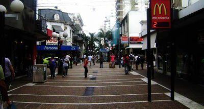 Comercios cerrados y supermercados con horario reducido