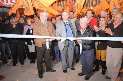 Habilit� obras en el B� Col�n y habilit� un local del Circuito �3 A� El intendente Infante destac� que �las obras de pavimento le est�n cambiando la cara a la ciudad�