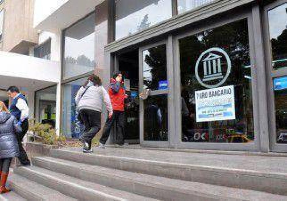 Veinte personas por d�a averiguan por el Procreauto 